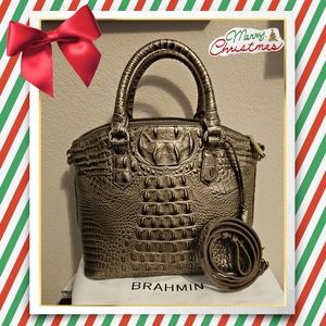 Brahmin Duxbury. Only used a couple of times. New with dust bag.